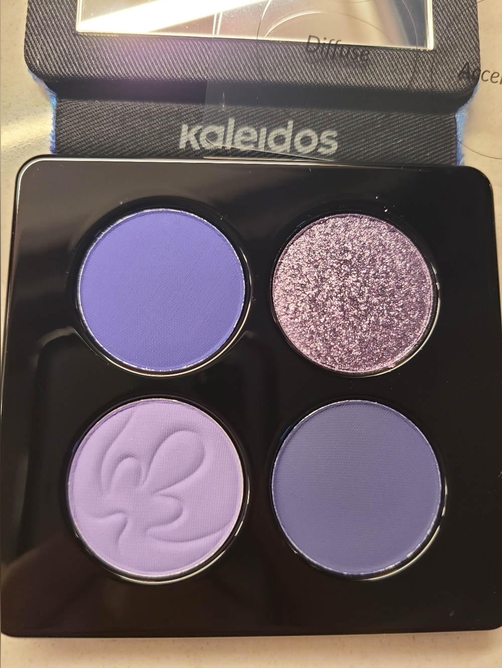 Kaleidos Eyeshadow Quad - Glowing Iris - Picture 1 of 5